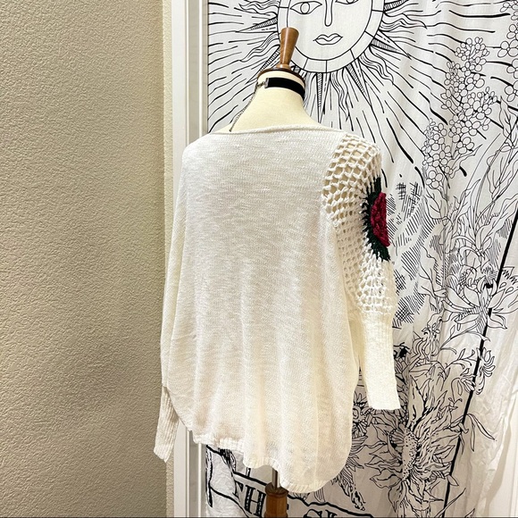 π Beautiful rose shoulder knit top - Picture 9 of 14